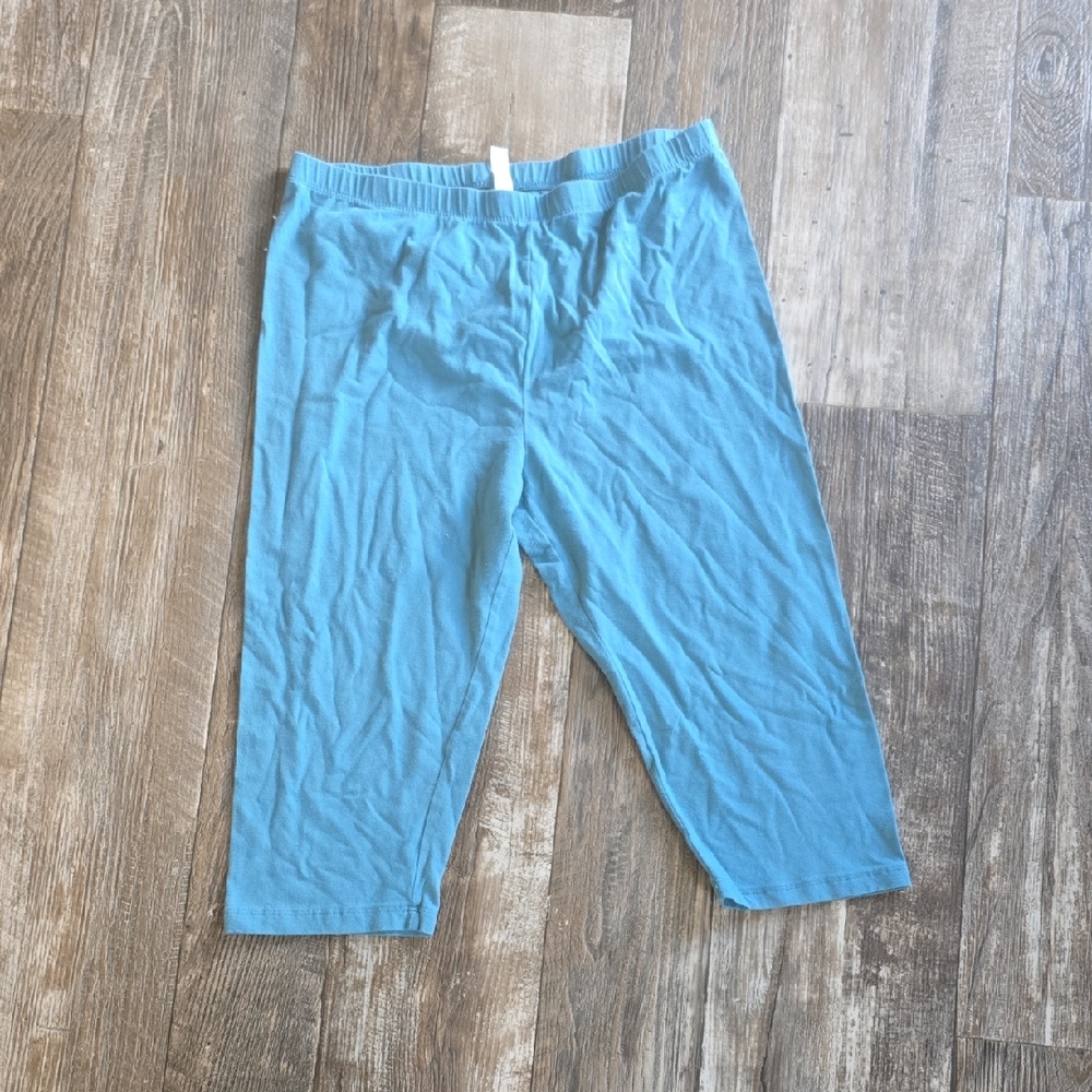 Zenana Outfitters Light Blue Capri Leggings